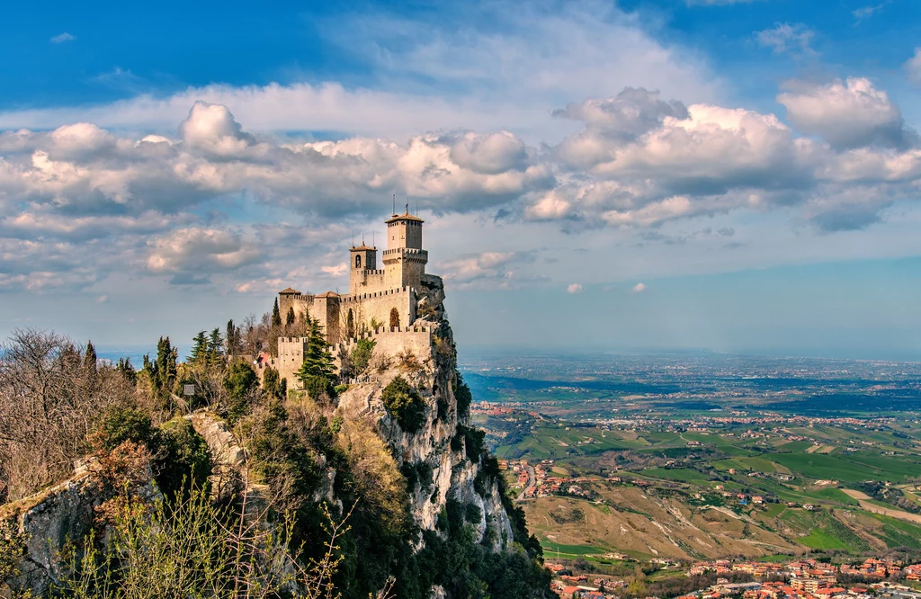 San Marino i Rocca Della Guaita, średniowieczny zamek na górze Titano.