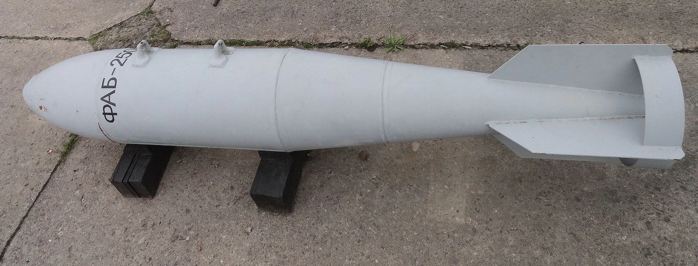 FAB-250 M62 to bomba z ładunkiem odłamkowo-burzącym o masie 100 kilogramów FAB-250 M62 to bomba z ładunkiem odłamkowo-burzącym o masie 100 kilogramów