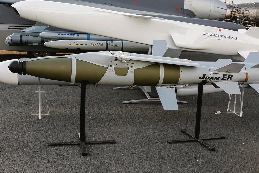 Amerykańskie bomby JDAM-ER mają maksymalny zasięg aż 72 kilometry. Ukraina miała je otrzymać w wersji modułu przyczepionego do 500-funtowych bomb MK82 Amerykańskie bomby JDAM-ER mają maksymalny zasięg aż 72 kilometry. Ukraina miała je otrzymać w wersji modułu przyczepionego do 500-funtowych bomb MK82