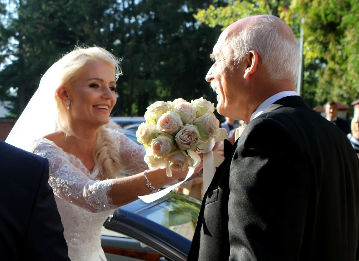 Korynna Korwin-Mikke to niesforna córka słynnego polityka Janusza Korwin-Mikkego Korynna Korwin-Mikke to niesforna córka słynnego polityka Janusza Korwin-Mikkego