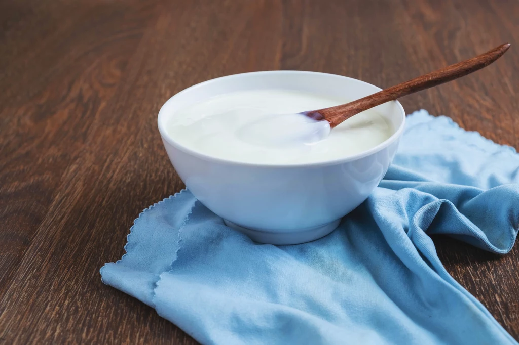 Jogurt naturalny dostarcza roślinom cennego wapnia
