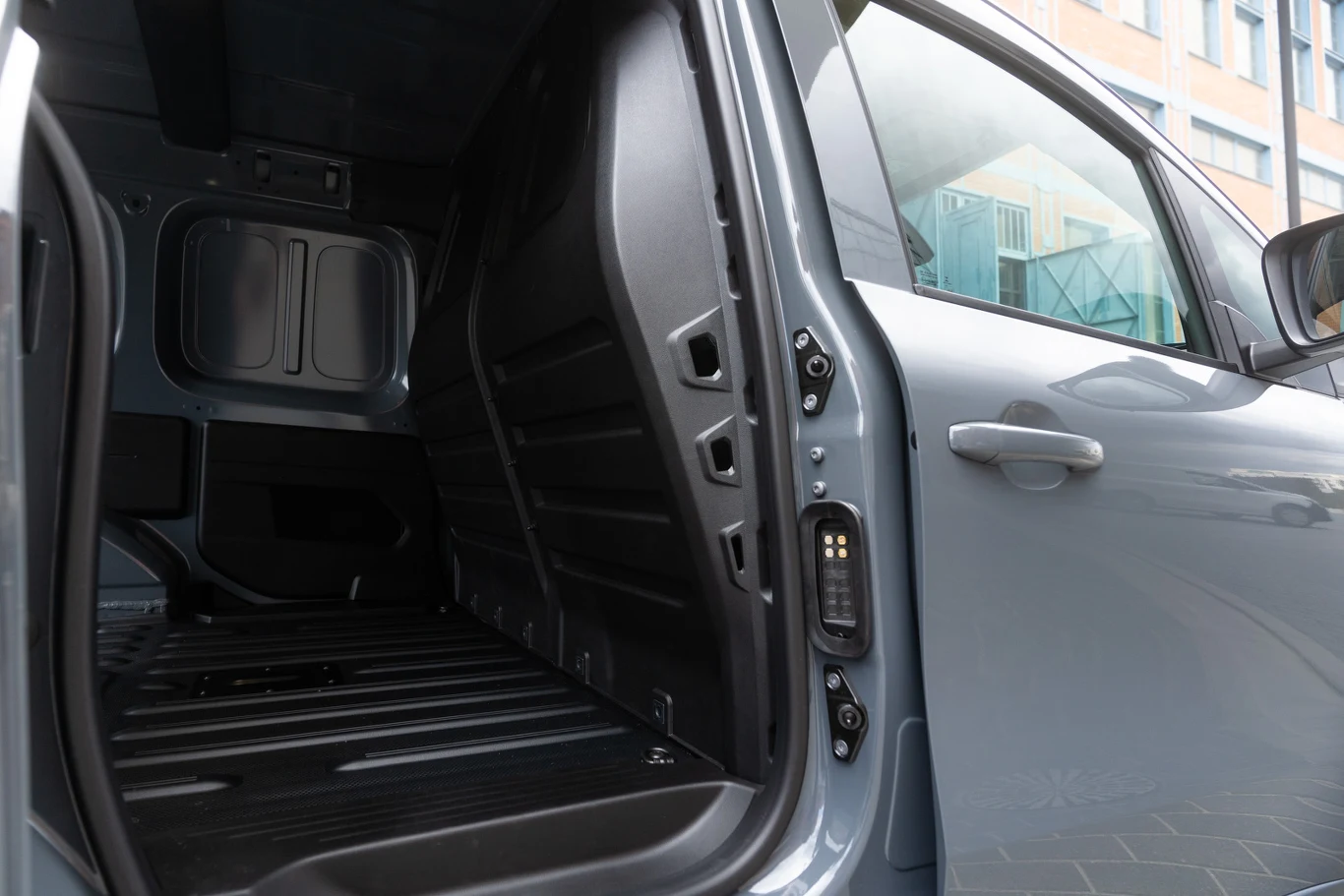 Nissan Townstar EV Van L1