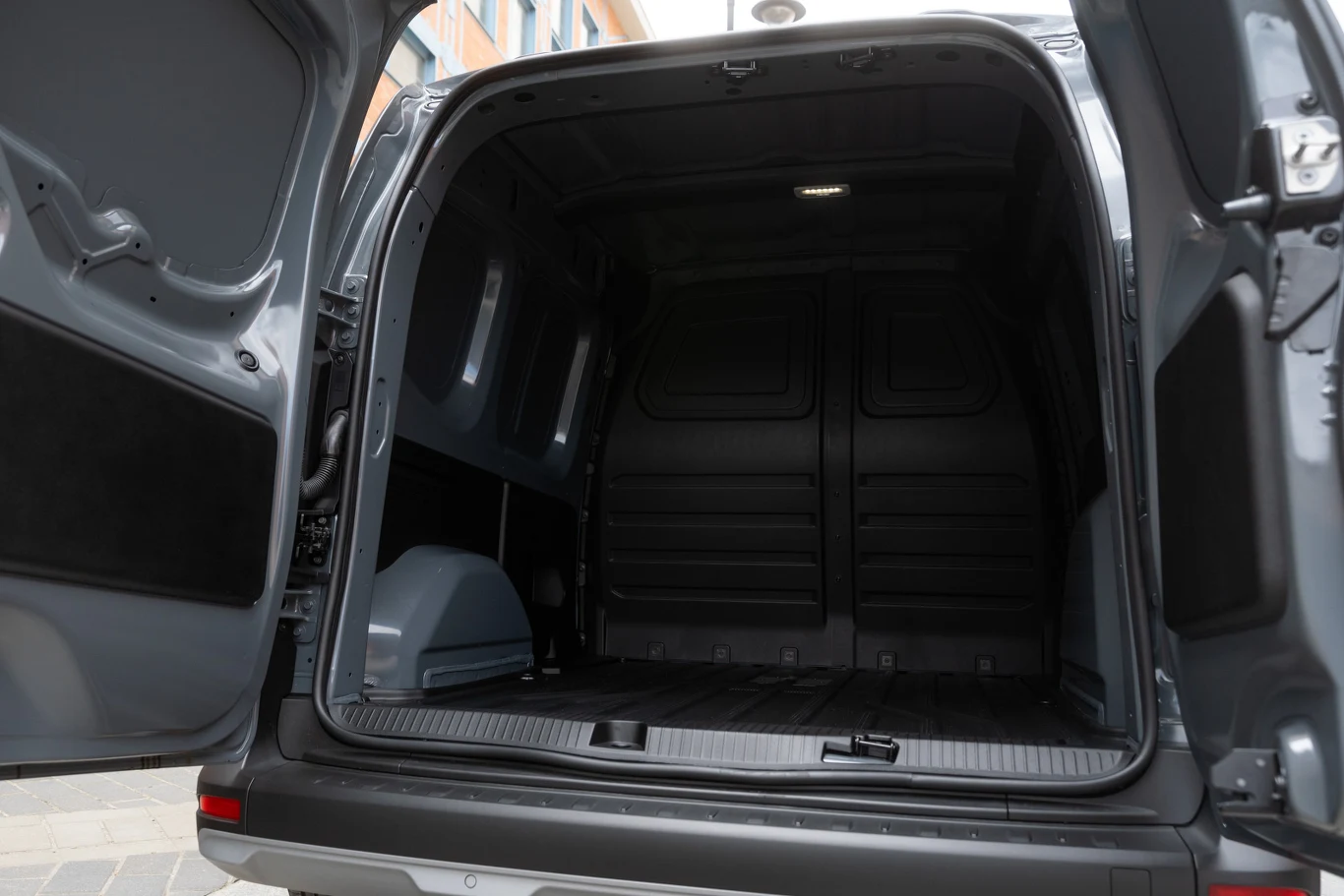 Nissan Townstar EV Van L1