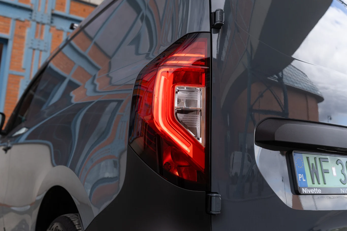 Nissan Townstar EV Van L1