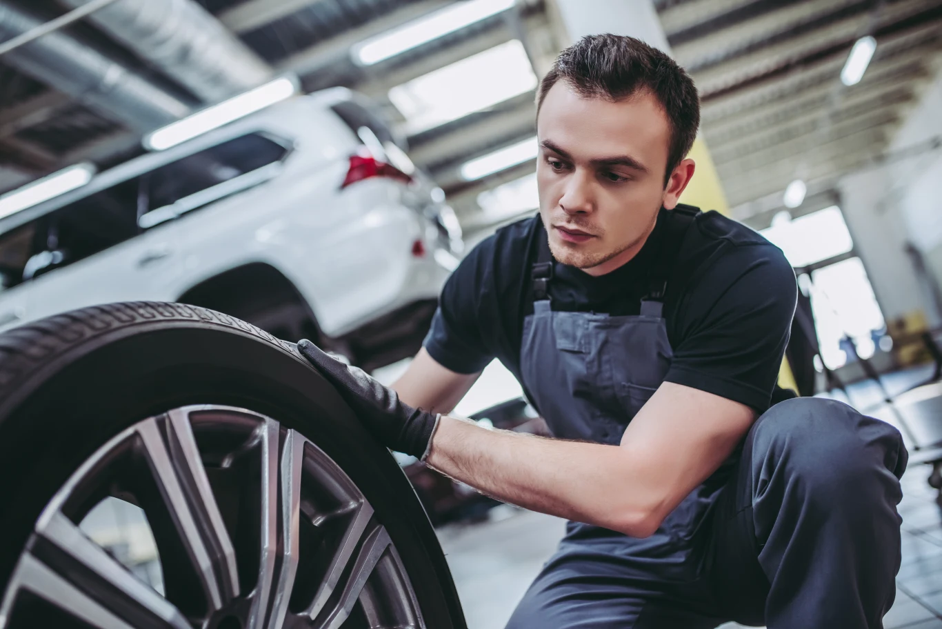 Jak długo można jeździć na jednych oponach i co ile je wymieniać? Wytyczne są jasne. Jak długo można jeździć na jednych oponach i co ile je wymieniać? Wytyczne są jasne.