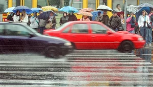 Podczas wyprzedzania patrz w prawo. Jeśli tego nie robisz, zapłacisz