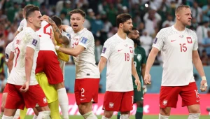 Matty Cash (nr 2) zakończył okres rekonwalescencji. Niebawem znów zobaczymy go na boiskach Premier League 