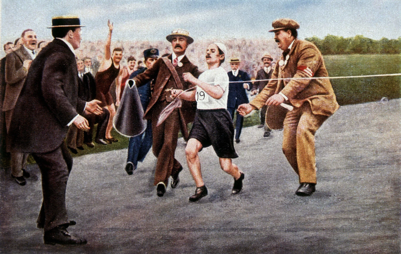 Dorando Pietri kończy maraton w 1908 roku z pomocą sędziów