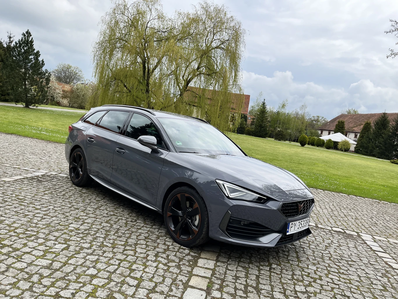 Cupra Leon Sportstourer 2.0 TSI 190 KM Cupra Leon Sportstourer 2.0 TSI 190 KM