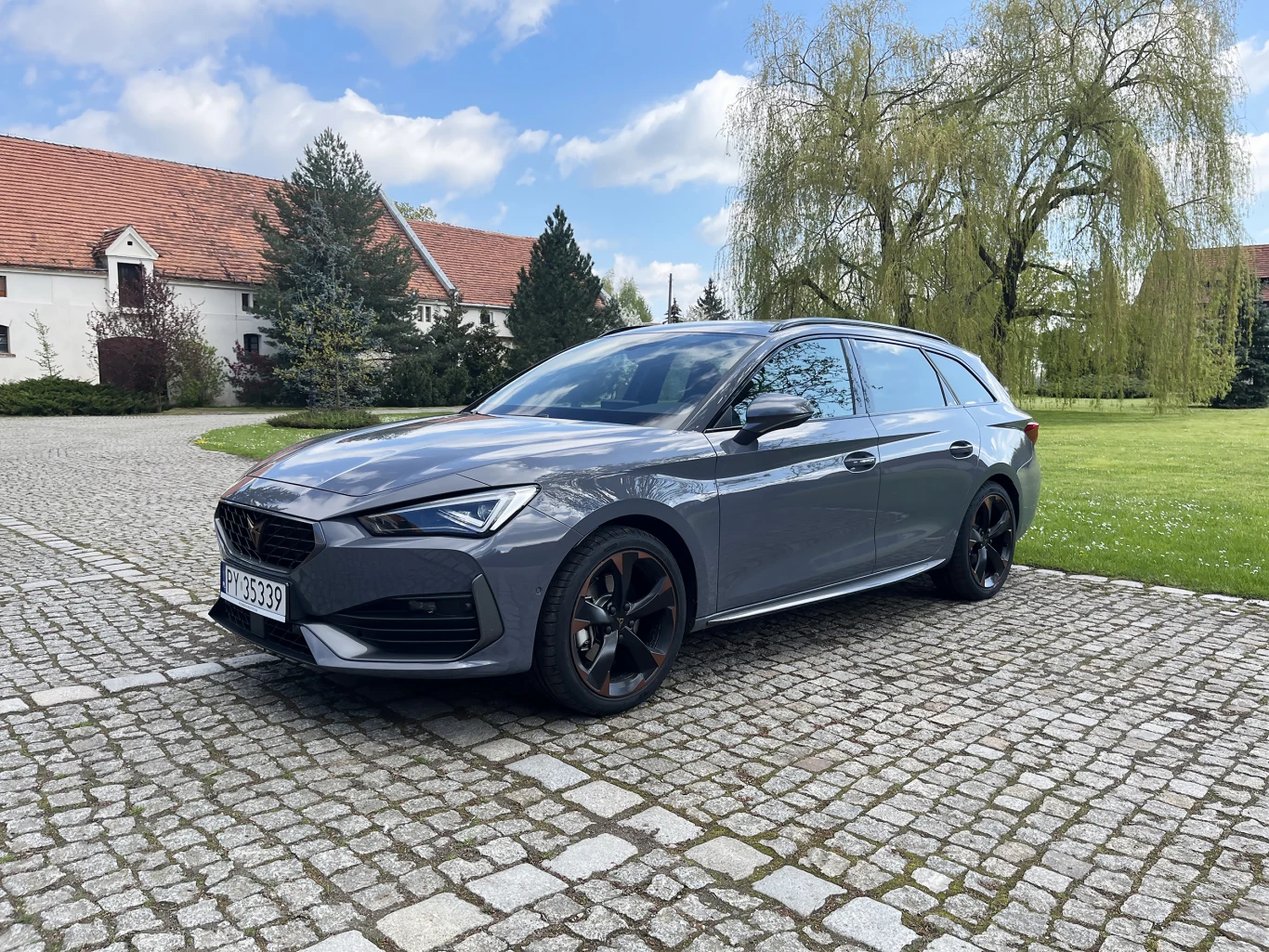 Cupra Leon Sportstourer 2.0 TSI 190 KM Cupra Leon Sportstourer 2.0 TSI 190 KM