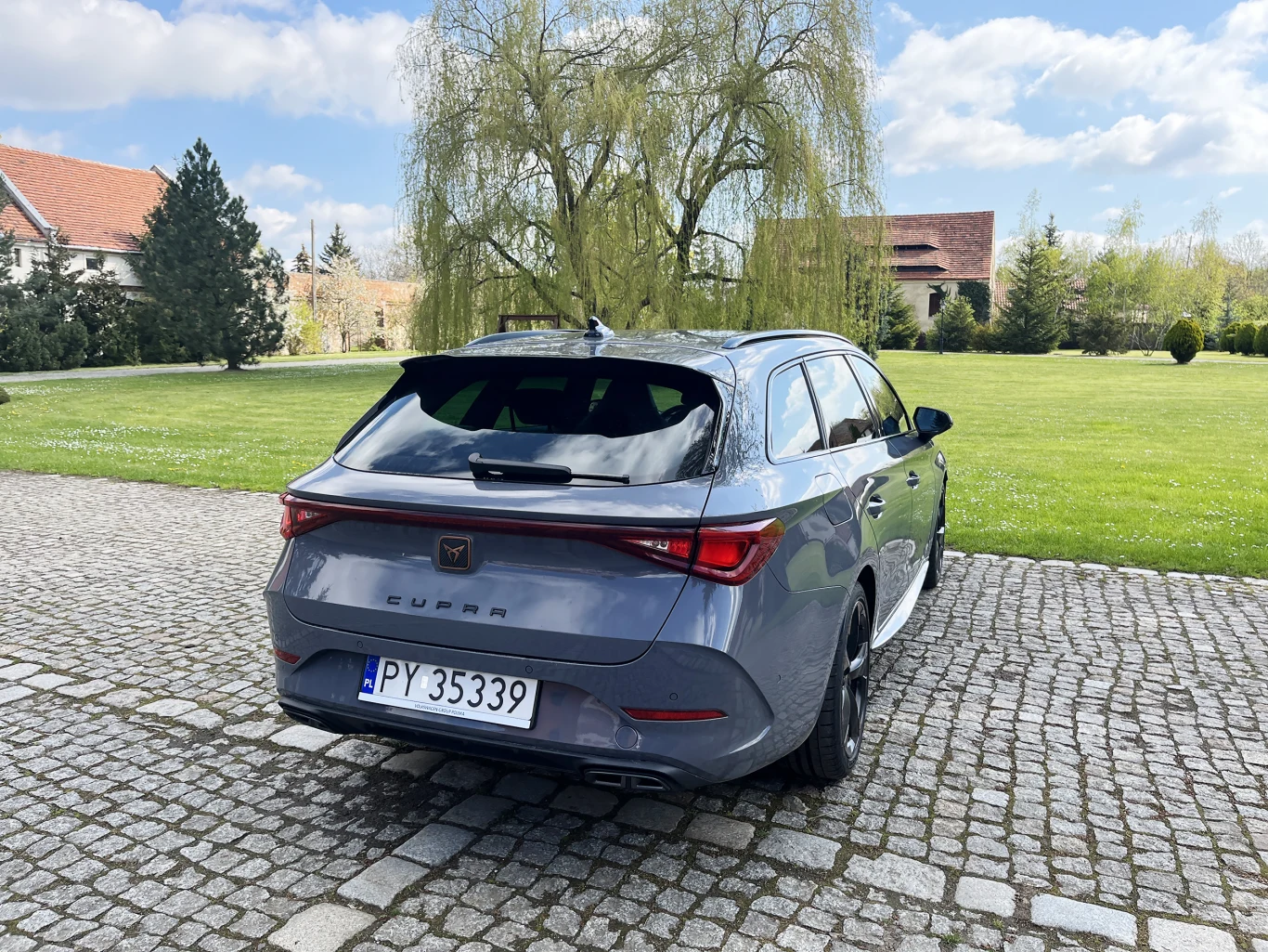 Cupra Leon Sportstourer 2.0 TSI 190 KM Cupra Leon Sportstourer 2.0 TSI 190 KM