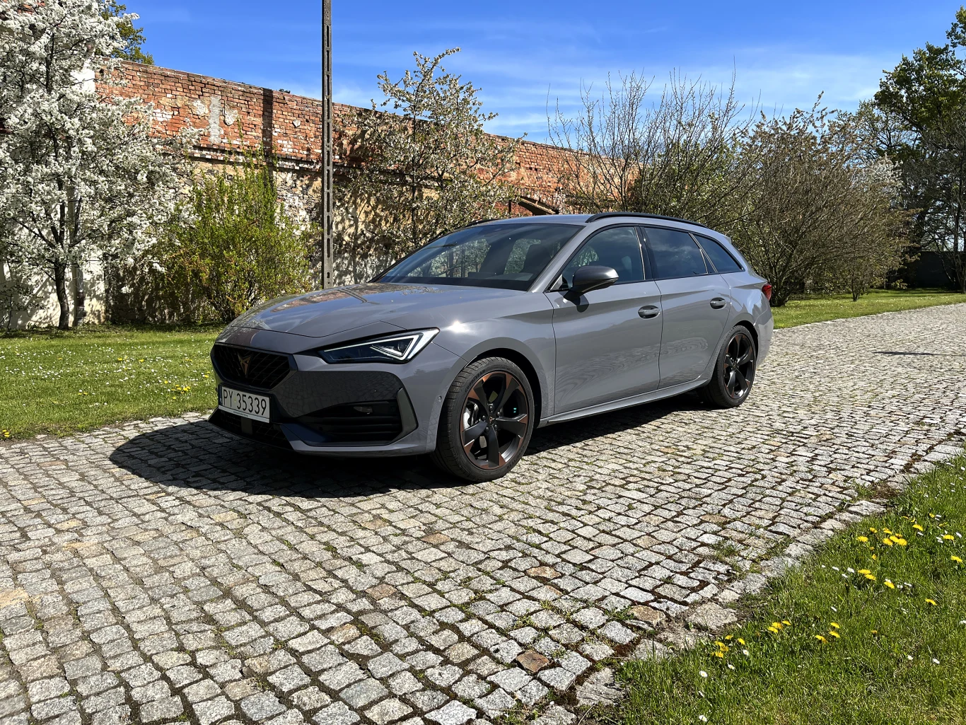 Cupra Leon Sportstourer 2.0 TSI 190 KM Cupra Leon Sportstourer 2.0 TSI 190 KM
