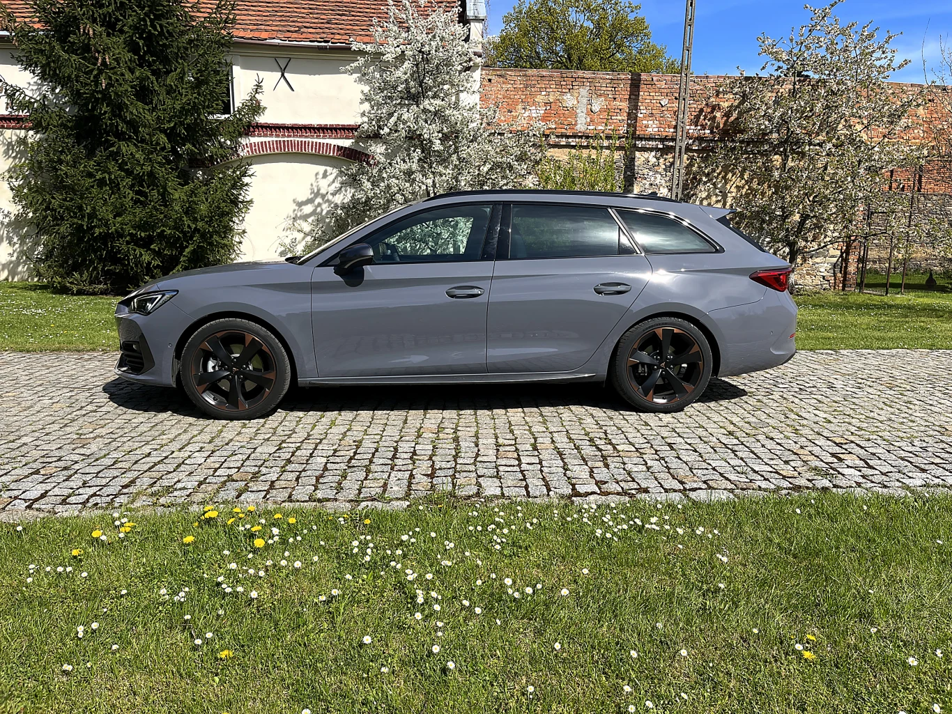 Cupra Leon Sportstourer 2.0 TSI 190 KM Cupra Leon Sportstourer 2.0 TSI 190 KM