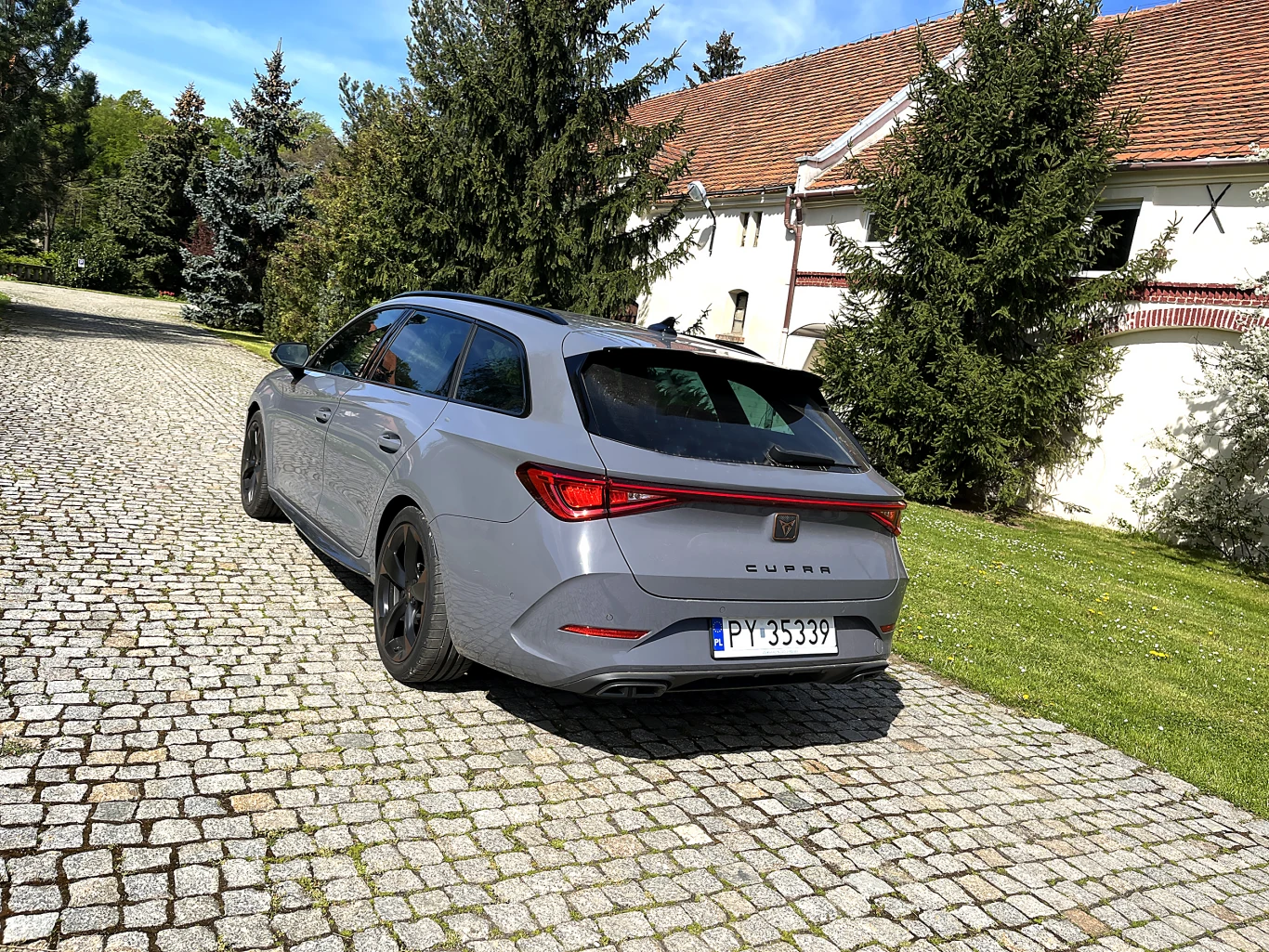 Cupra Leon Sportstourer 2.0 TSI 190 KM Cupra Leon Sportstourer 2.0 TSI 190 KM