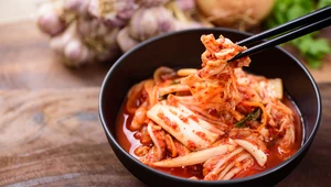 Aromatyczne i pikantne kimchi: Jak przygotować koreańską wersję kiszonej kapusty?