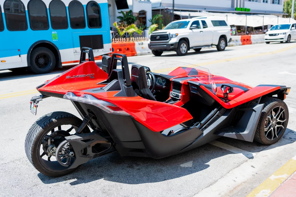 Polaris Slingshot na ulicach Miami (tam uchodzi za samochód).