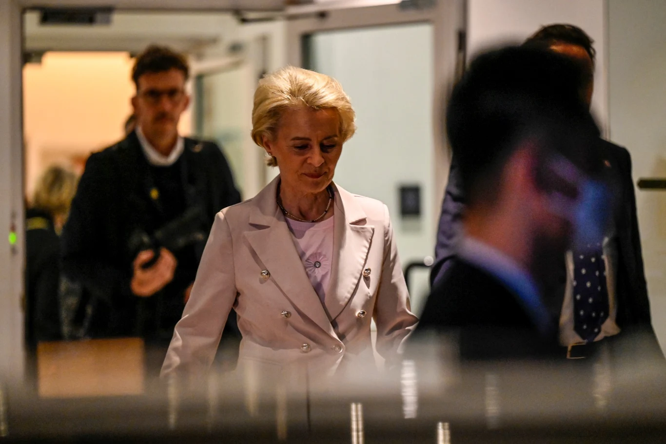 Przewodnicząca Komisji Europejskiej Ursula von der Leyen w Chinach została potraktowana znacznie gorzej niż Emmanuel Macron