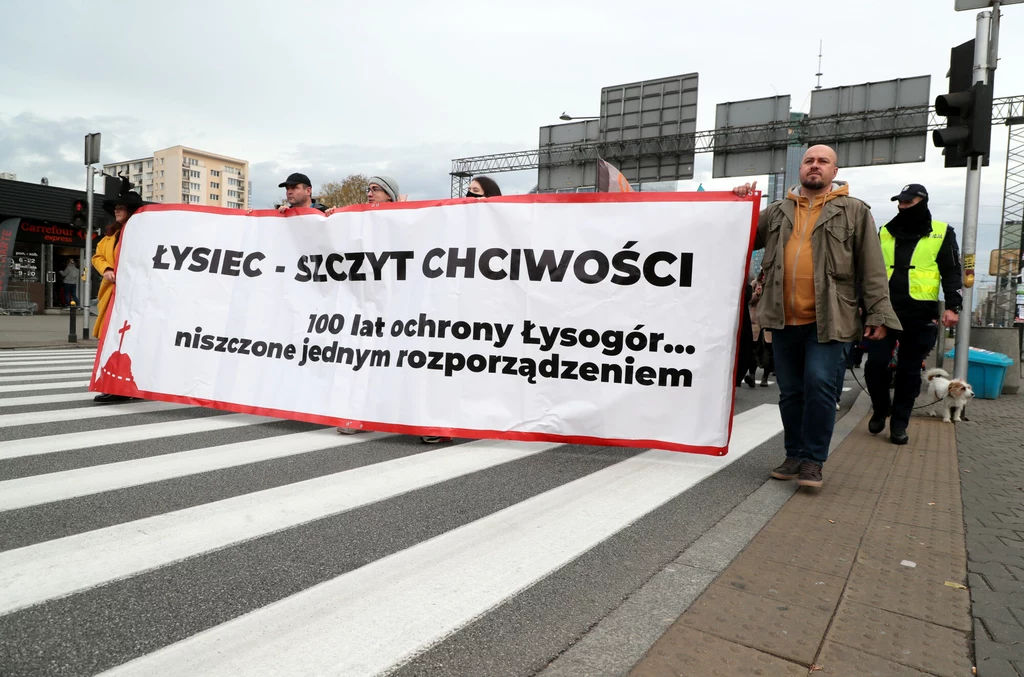 Decyzja premiera wywołała ogólnonarodowe oburzenie. 