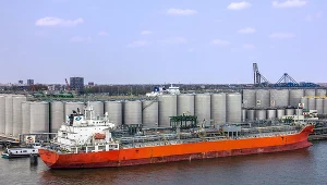 UE chce zakazać wstępu do unijnych portów statkom omijającym sankcje