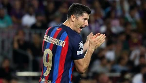 Barcelona sprzedaje nowe koszulki. Miła informacja dla Lewandowskiego