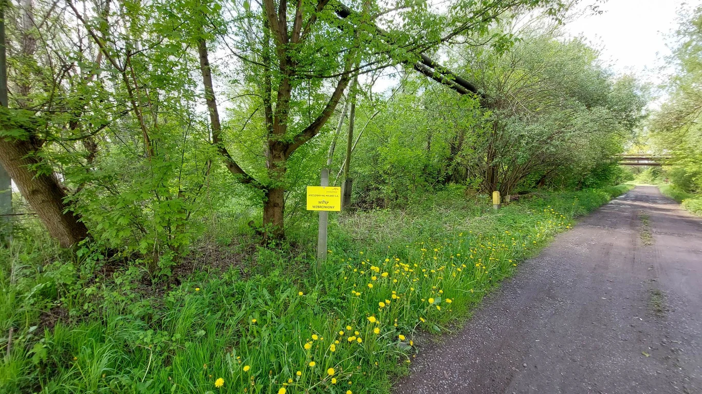 Tabliczka zakazująca wejścia na teren, gdzie znajdują się osadniki Tabliczka zakazująca wejścia na teren, gdzie znajdują się osadniki