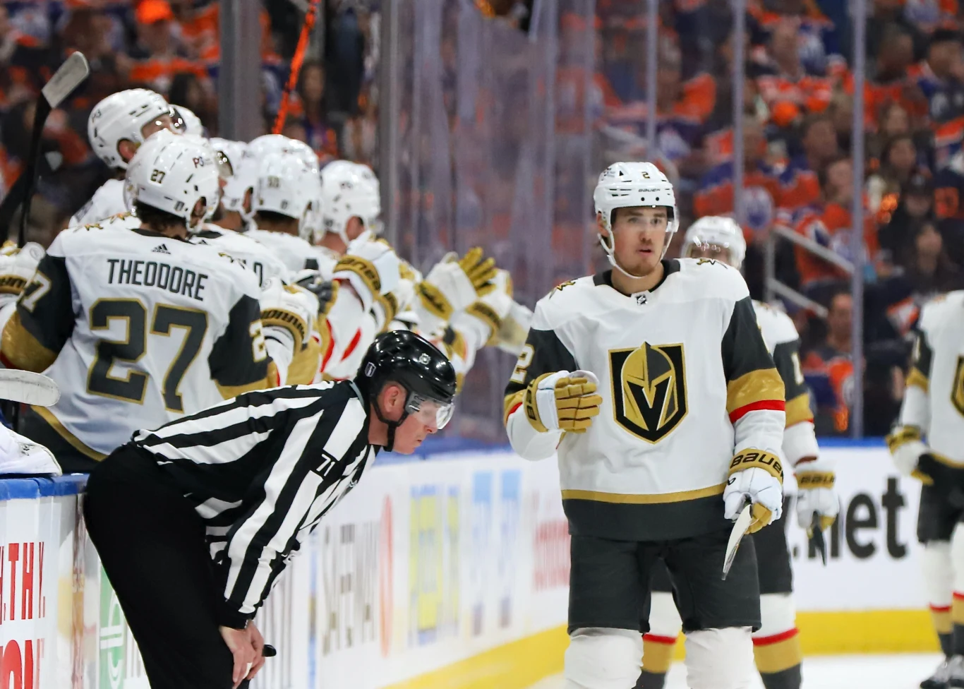 Zach Whitecloud z Vegas Golden Knights Zach Whitecloud z Vegas Golden Knights