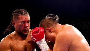 Joe Joyce w walce z Zhileiem Zhangiem,