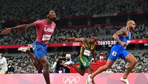 Marcell Jacobs (po prawej) i Fred Kerley w olimpijskim finale w Tokio