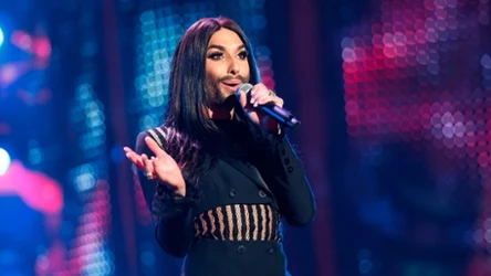 Conchita Wurst wykonała piosenkę "Rise Like A Phoenix"