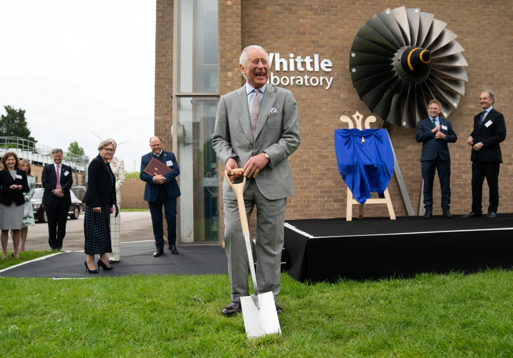 Król Karol III w doskonałym humorze Król Karol III w doskonałym humorze