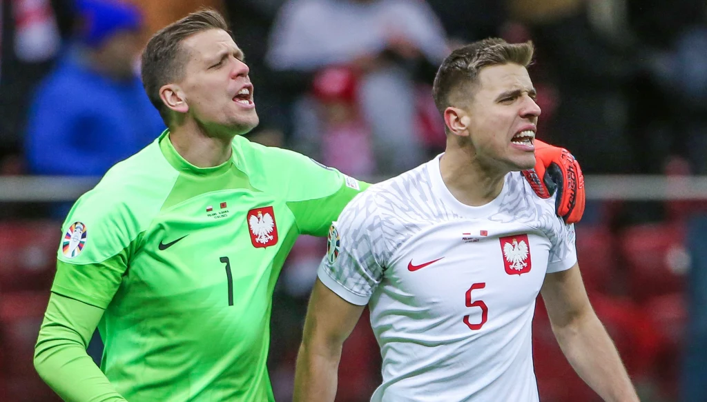 Jan Bednarek (z prawej) nie zaliczy mijającego sezonu do udanych Jan Bednarek (z prawej) nie zaliczy mijającego sezonu do udanych