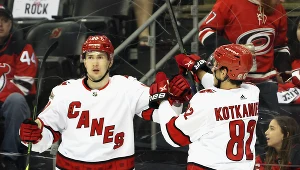 Martin Nečas (z lewej) i Jesperi Kotkaniemi