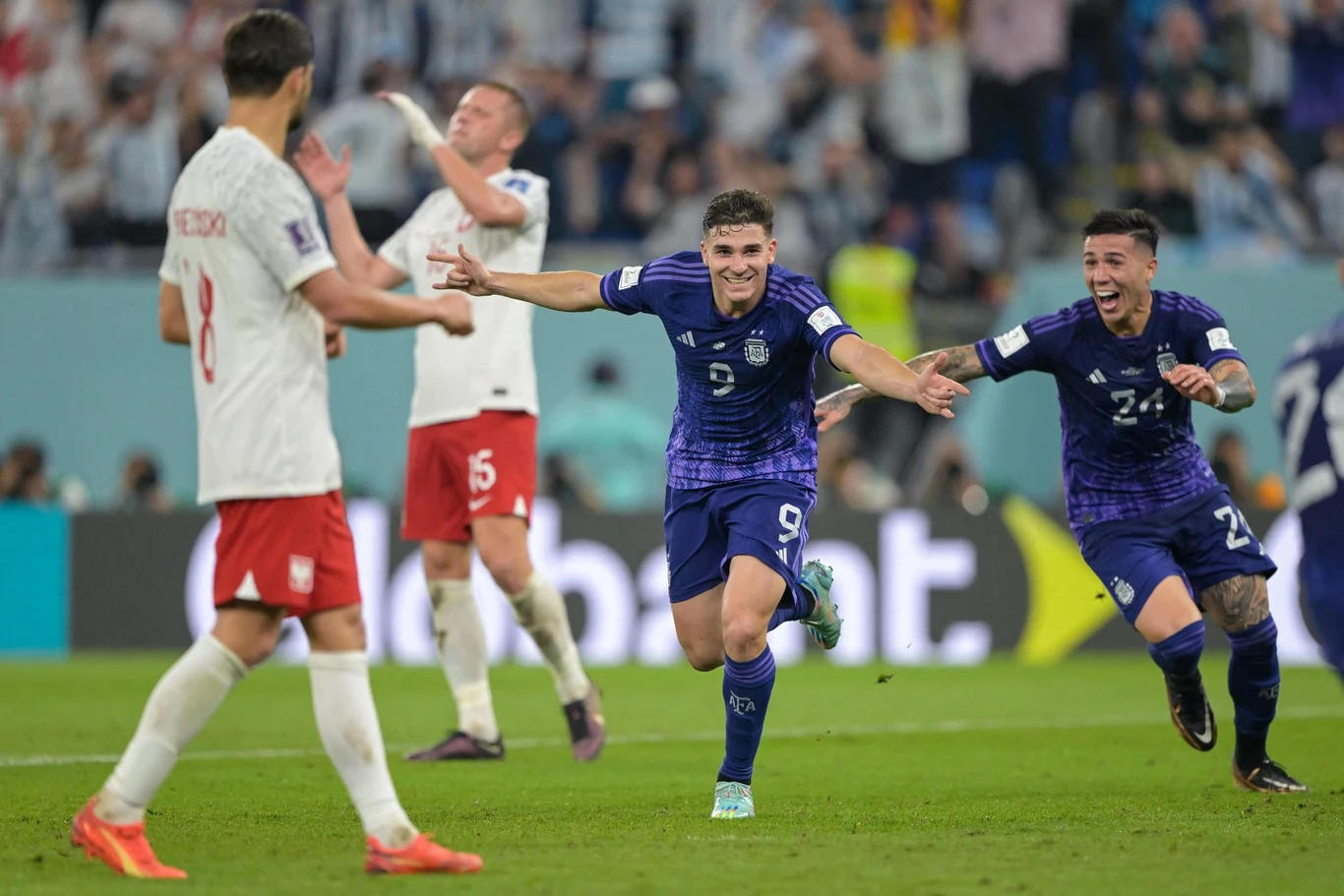 Julian Alvarez (nr 9) ustalił końcowy rezultat meczu Polska - Argentyna