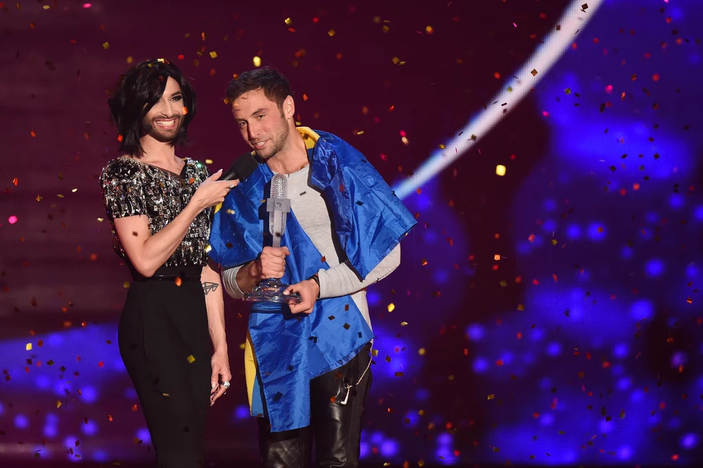 Mans Zelmerlow w towarzystwie Conchity Wurst podczas Eurowizji w 2015 roku