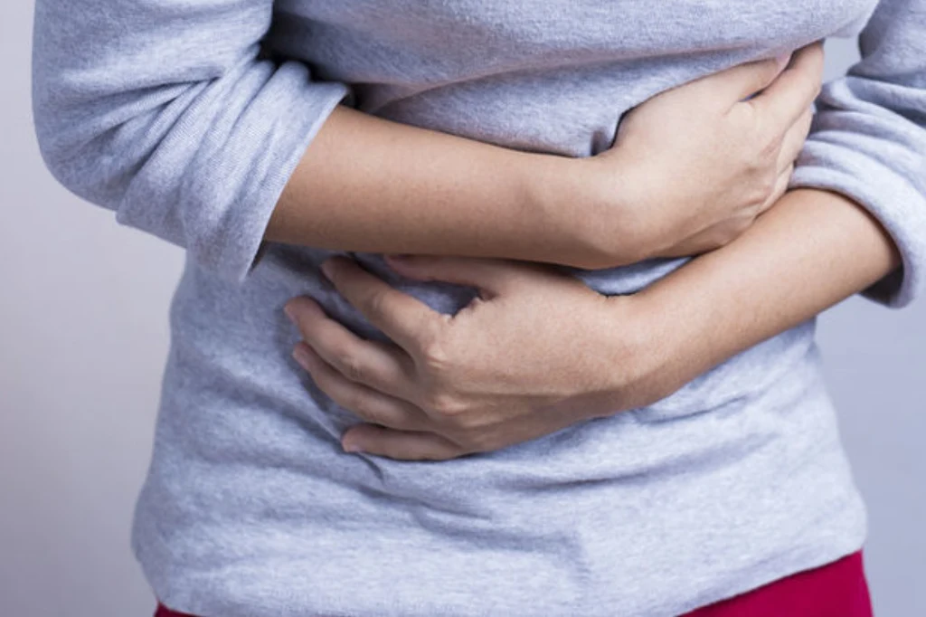 Wrzodziejące zapalenie jelita grubego objawia się utratą masy ciała, bólami brzucha ale również niedokrwistością Wrzodziejące zapalenie jelita grubego objawia się utratą masy ciała, bólami brzucha ale również niedokrwistością