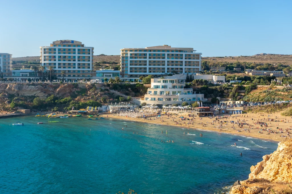 Golden Bay to jedna z najpopularniejszych, o ile nie najpopularniejsza plaża na Malcie