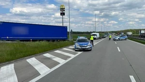 Autostrada A4 do Niemiec zablokowana. Pożar naczepy, na drogę wydostał się tlenek cynku