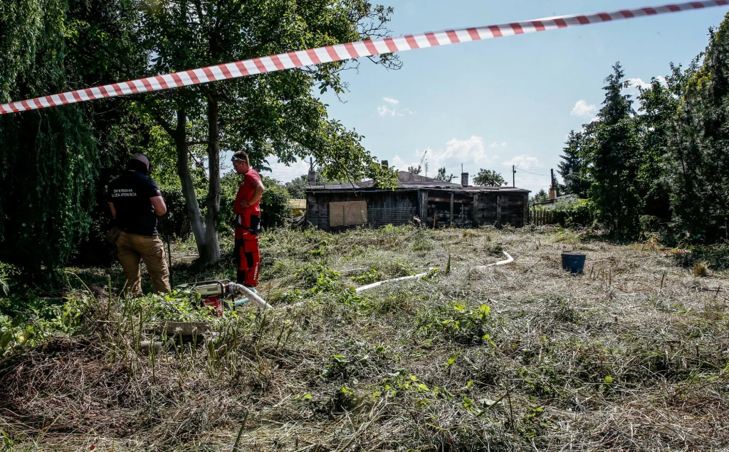Ogródki działkowe w okolicach ulicy Hallera. W 2020 roku prowadzono poszukiwania Iwony Wieczorek na jednej z działek Ogródki działkowe w okolicach ulicy Hallera. W 2020 roku prowadzono poszukiwania Iwony Wieczorek na jednej z działek