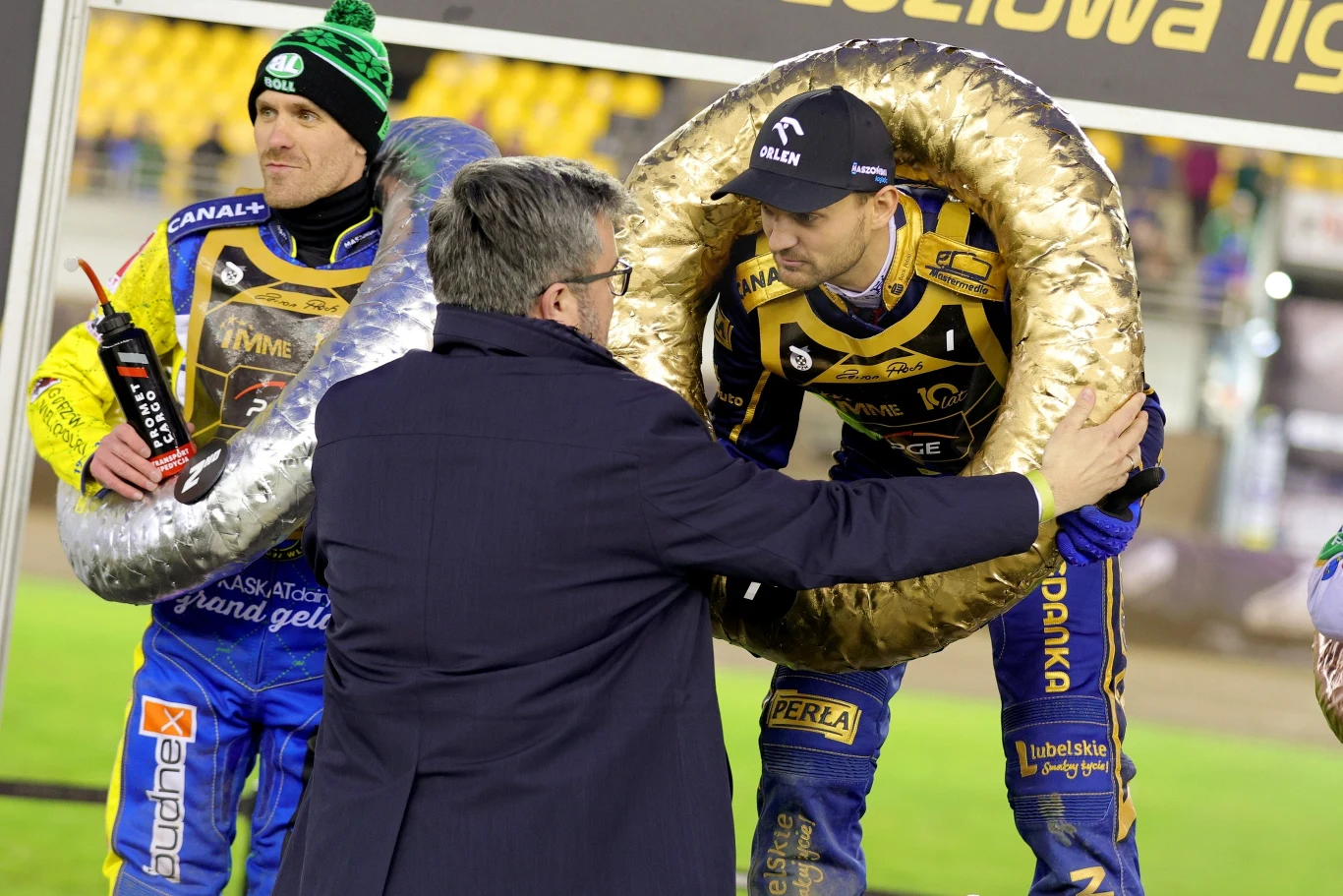 Prezes Michał Sikora wręcza nagrody w PGE IMME.