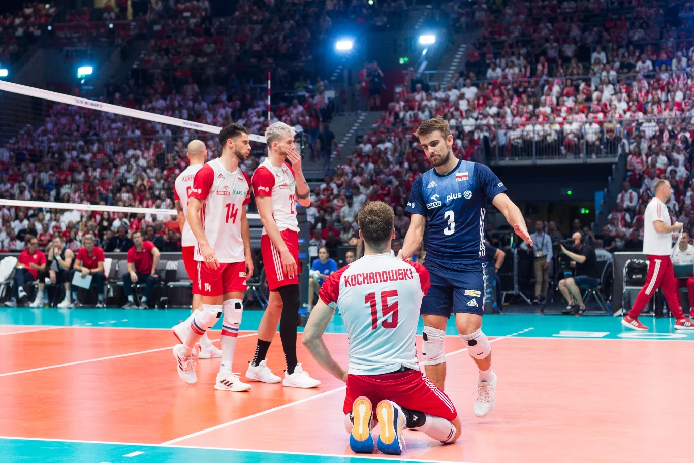Jakub Popiwczak (z numerem 3) w barwach reprezentacji Polski Jakub Popiwczak (z numerem 3) w barwach reprezentacji Polski