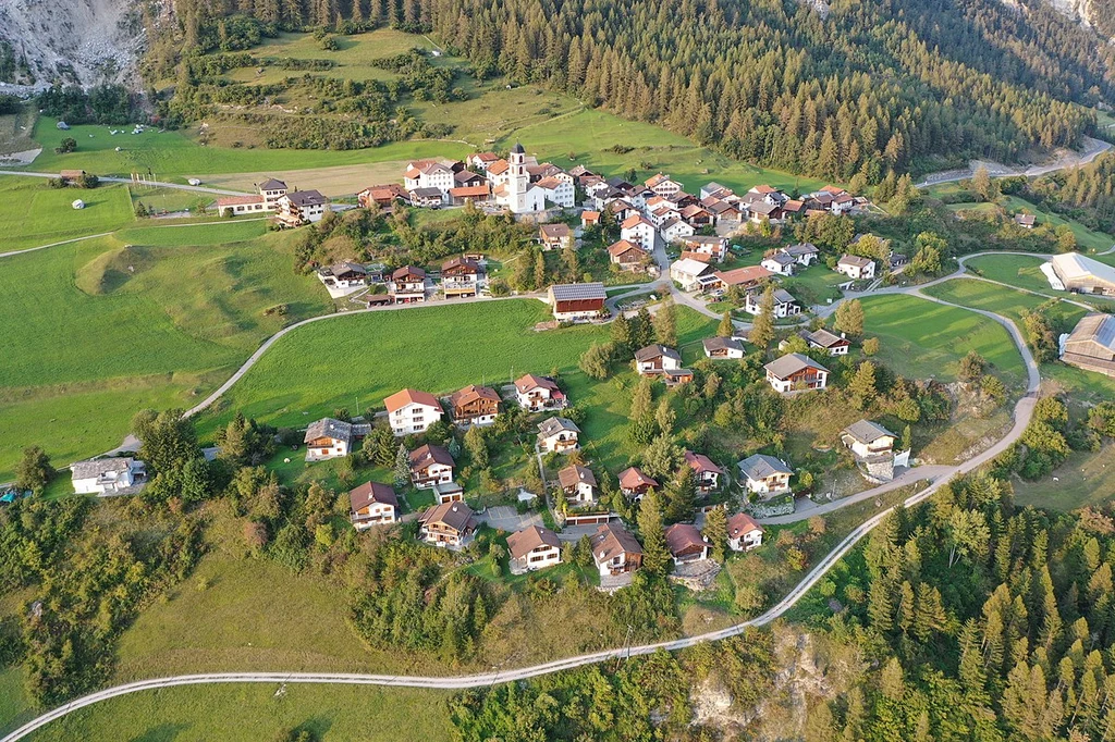  Brienz/Brinzauls  może zostać zasypane (fragment materiału widoczny w lewym górnym rogu zdjęcia)