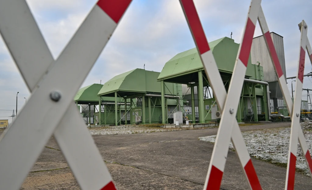 Turbiny gazowe zlokalizowane na terenie elektrowni firmy energetycznej LEAG