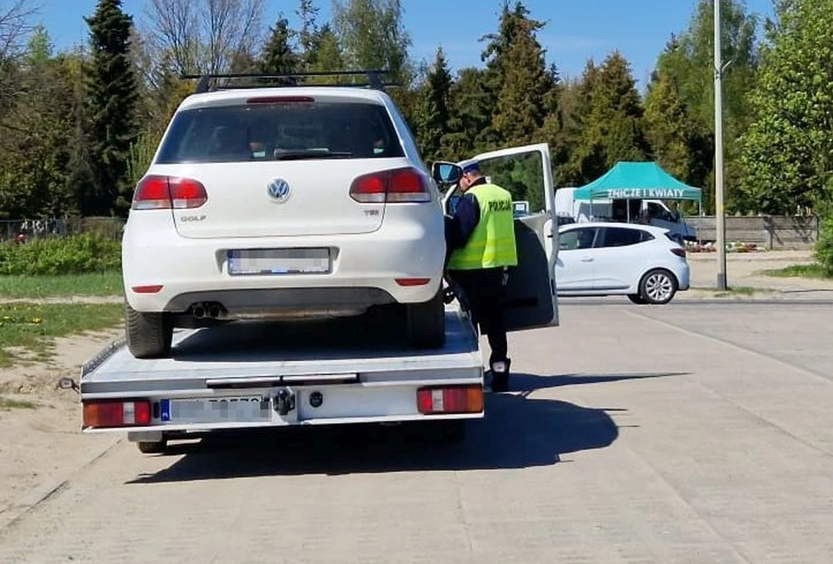 Policja na miejsce wezwała lawetę 