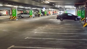 Kuriozum na płatnym parkingu – dostają mandaty, zanim dotrą do parkomatu