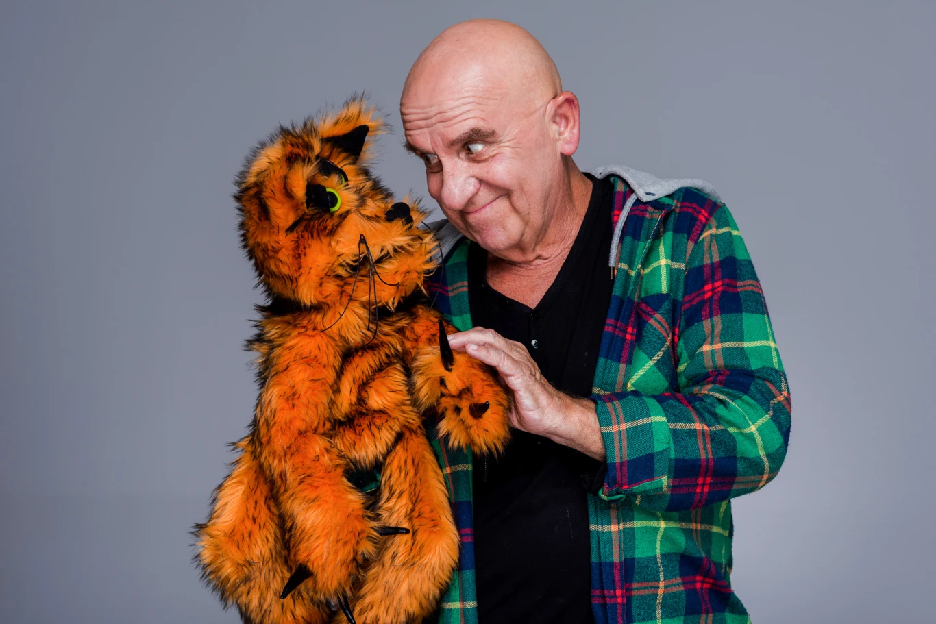 Krzysztof Janczak zyskał popularność dzięki postaci pana Yapy. Krzysztof Janczak zyskał popularność dzięki postaci pana Yapy.