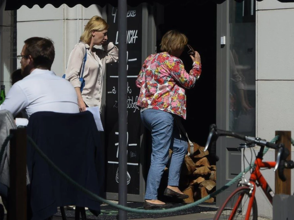 Ekipa programu "Nasz Nowy Dom" idzie na spotkanie z Elżbietą Romanowską Ekipa programu "Nasz Nowy Dom" idzie na spotkanie z Elżbietą Romanowską