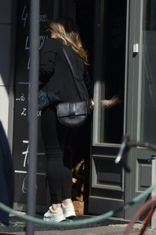 Elżbieta Romanowska kieruje się na spotkanie z produkcją programu Elżbieta Romanowska kieruje się na spotkanie z produkcją programu