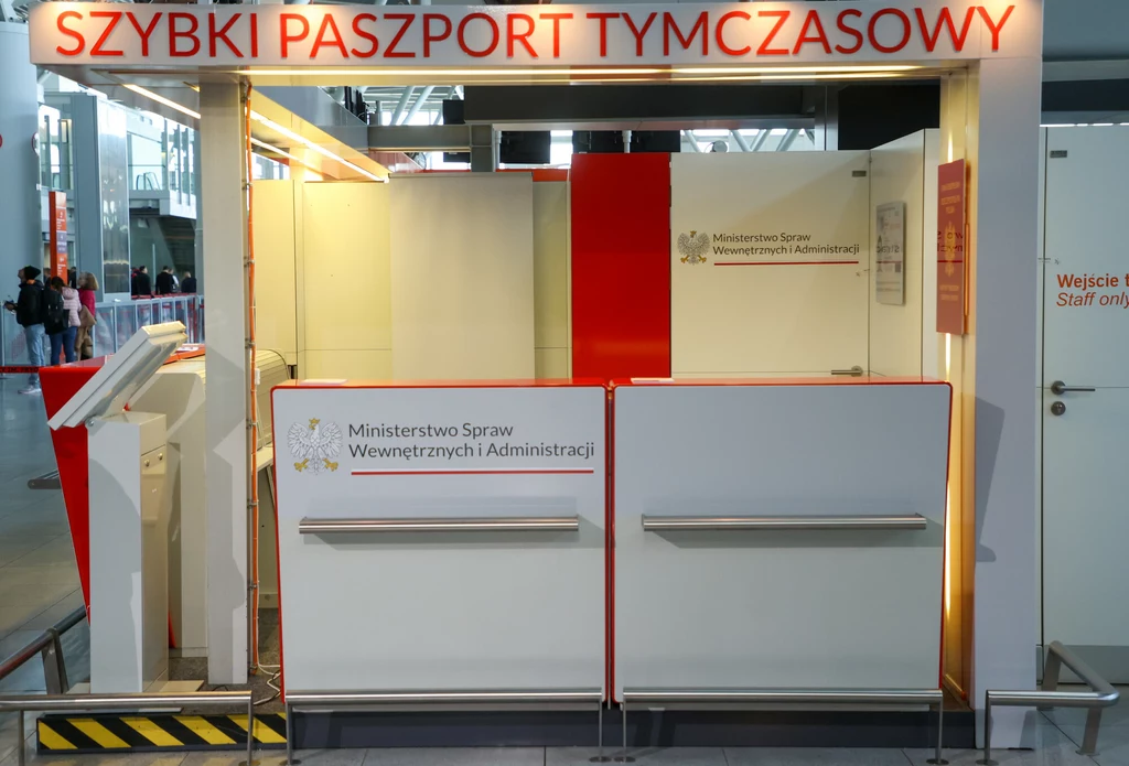 Punkt wydawania paszportów tymczasowych na Lotnisku Chopina w Warszawie