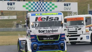 Ciężarówka biorąca udział w wyścigu