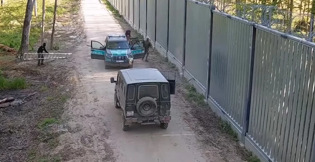 Cdzoziemcy atakowali patrole, które udaremniły próbę nielegalnego przekroczenia granicy polsko-białoruskiej Cdzoziemcy atakowali patrole, które udaremniły próbę nielegalnego przekroczenia granicy polsko-białoruskiej